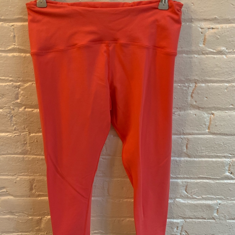 Tanya-B supersoft cropped leggings in Berry Pink